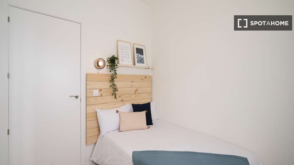 Double room Madrid, 17 beds — photo 19