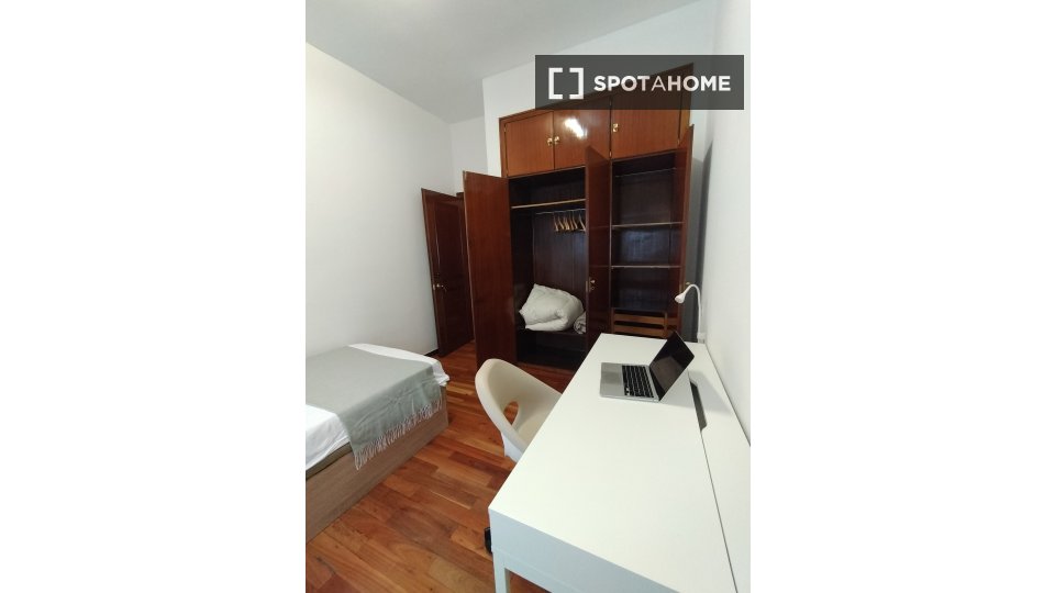Double room Madrid, 4 beds, 120m² — photo 3