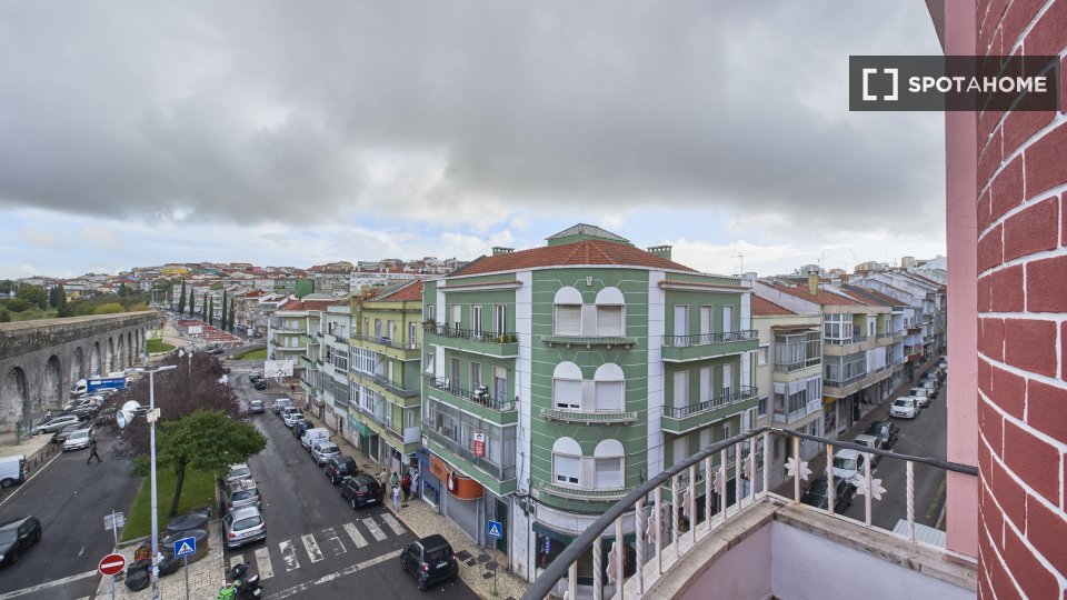 Double room Lisbon, 4 beds — photo 19