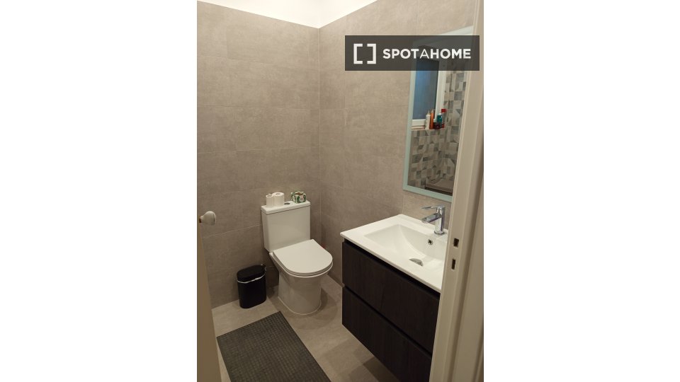 Double room Lisbon, 3 beds, 120m² — photo 8