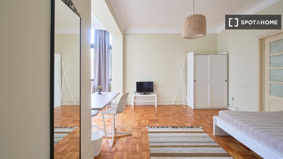Double room Lisbon, 6 beds — photo 10