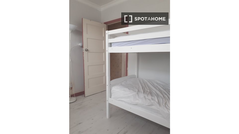 Double room London, 3 beds, 70m² — photo 20
