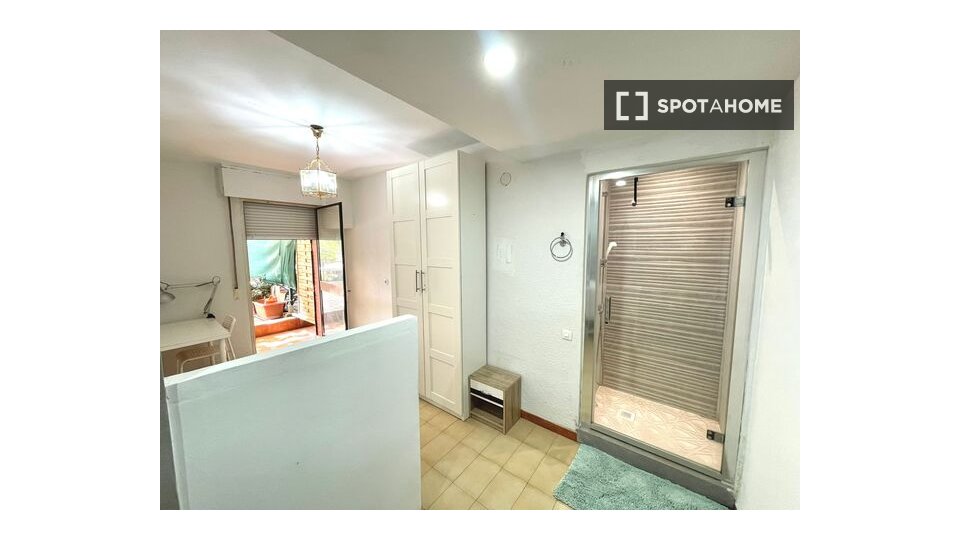 Se alquila habitación en piso compartido en Prado-Parque de Maria Luisa
