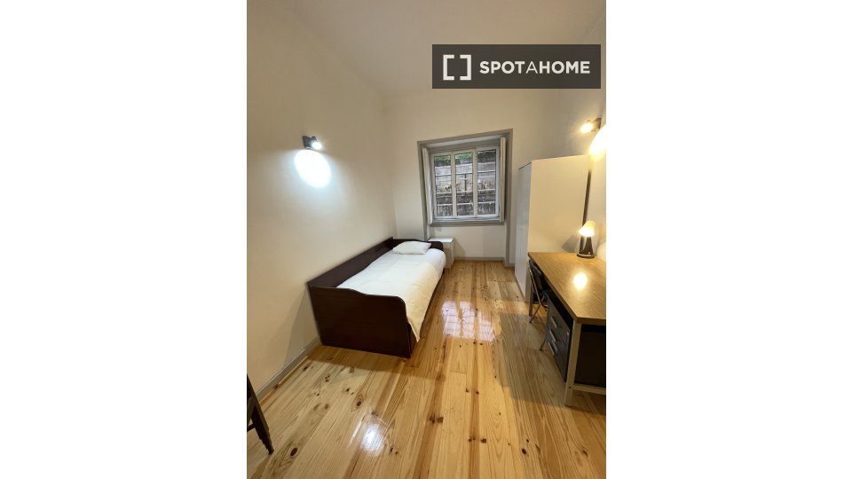 Double room Coimbra, 4 beds, 90m² — photo 12