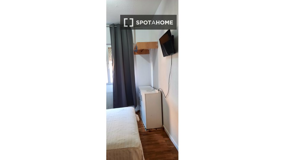 Double room Madrid, 3 beds — photo 4