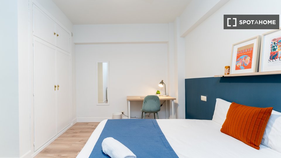 Double room Madrid, 5 beds — photo 1