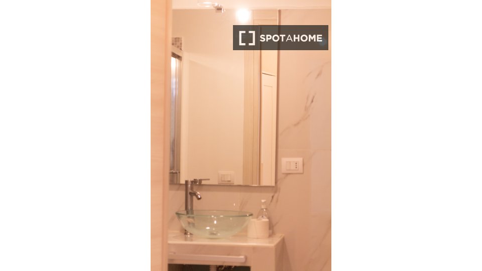 Double room Milan, 3 beds, 75m² — photo 34