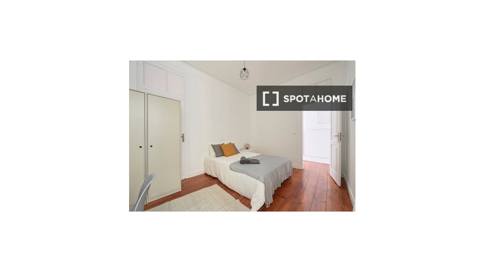 Double room Lisbon, 6 beds — photo 10
