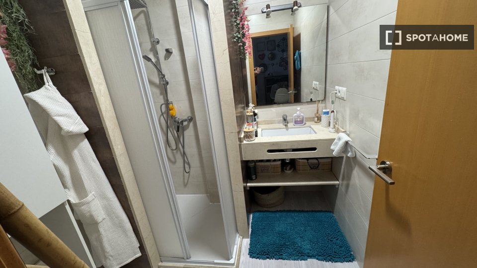 Double room Valencia, 3 beds, 70m² — photo 14