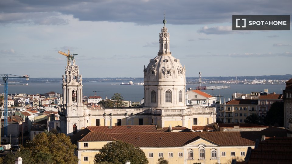 Apartment Lisbon, 1 bed, 55m² — photo 1
