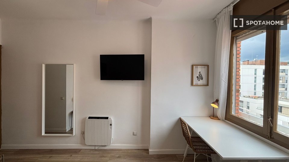 Double room Barcelona, 4 beds, 85m² — photo 17