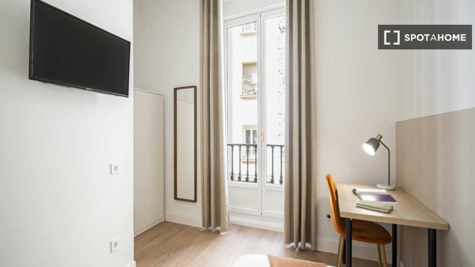 Double room Madrid, 16 beds — photo 37