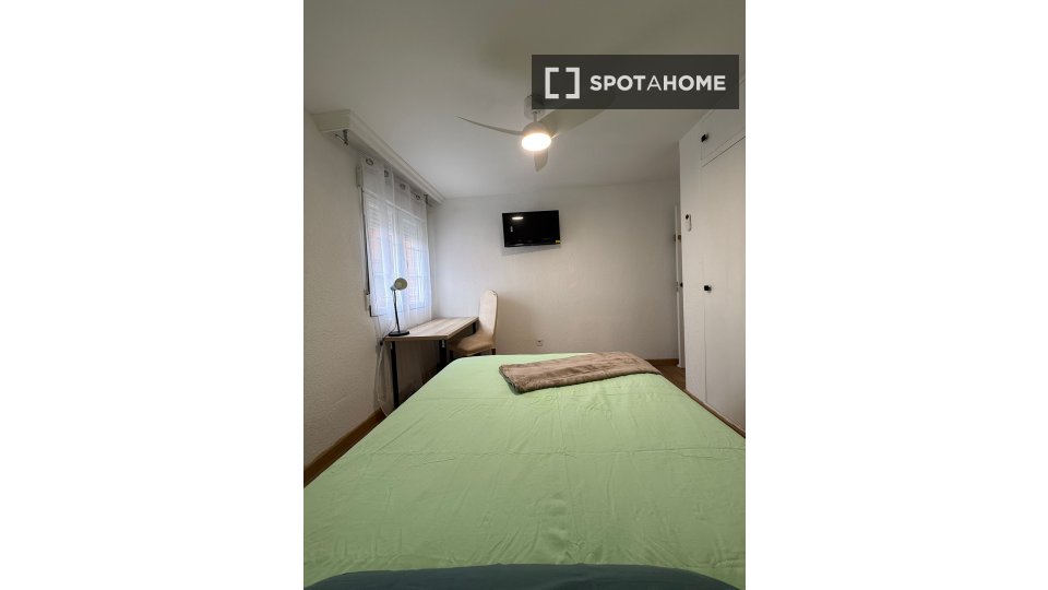 Double room Madrid, 4 beds — photo 16