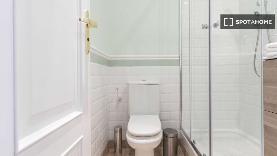 Double room Madrid, 41 beds — photo 15