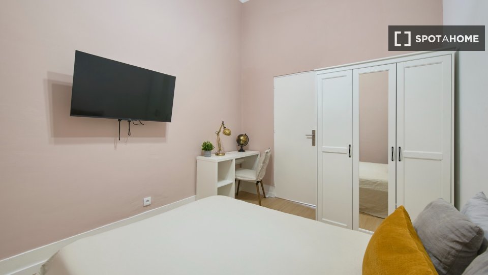 Double room Lisbon, 9 beds — photo 35