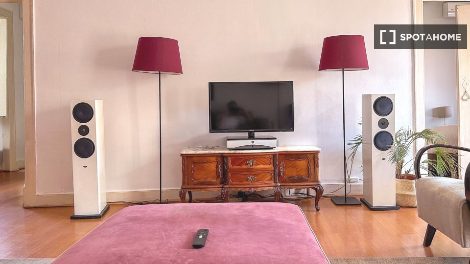 Apartment Lisbon, 2 beds, 100m² — photo 16
