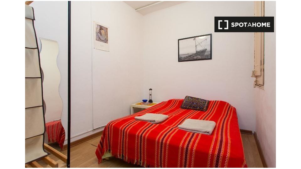 Rooms for rent in 3-bedroom apartment in Barcelona - a Barcellona