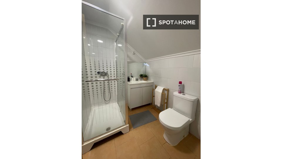 Double room Lisbon, 4 beds, 200m² — photo 1