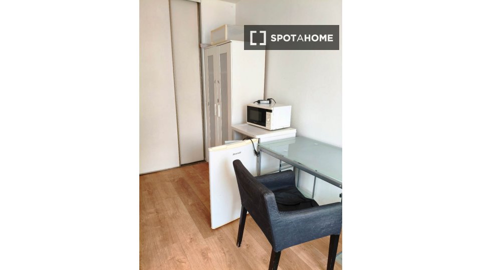 Double room Paris, 3 beds, 17m² — photo 22