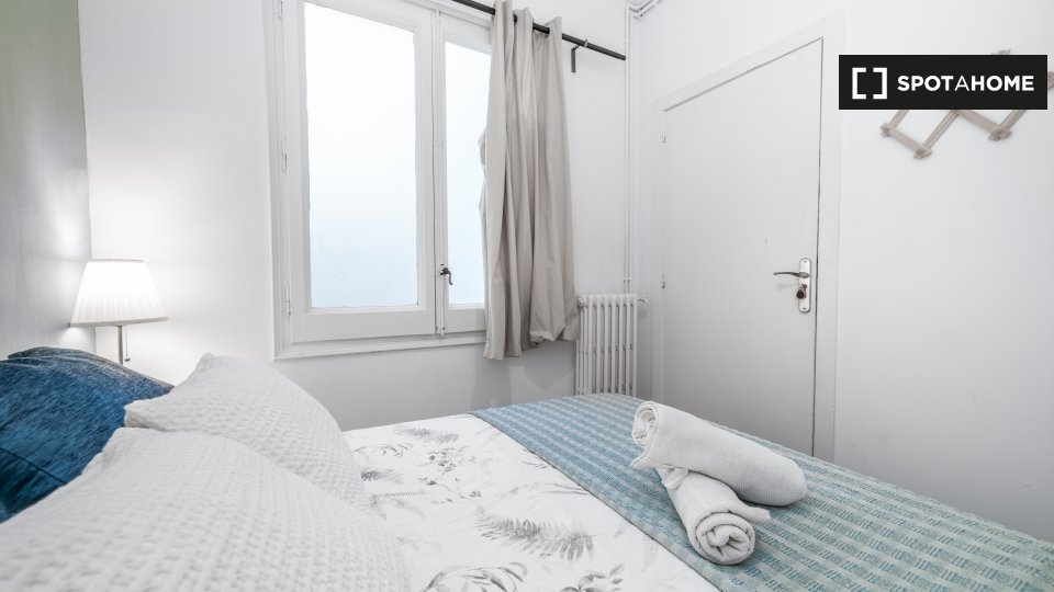 Double room Barcelona, 13 beds, 280m² — photo 7