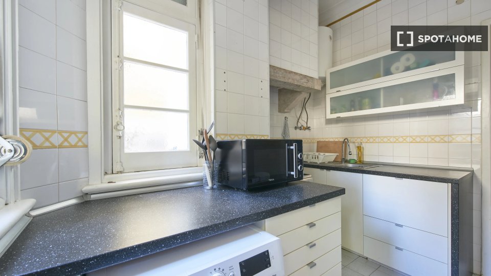 Double room Lisbon, 4 beds — photo 9