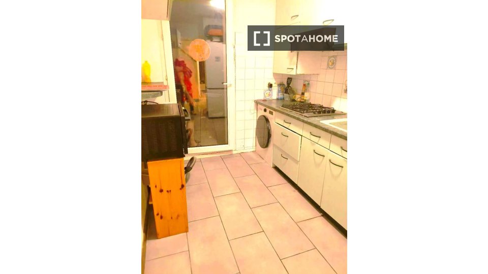 Double room Paris, 3 beds, 14m² — photo 5