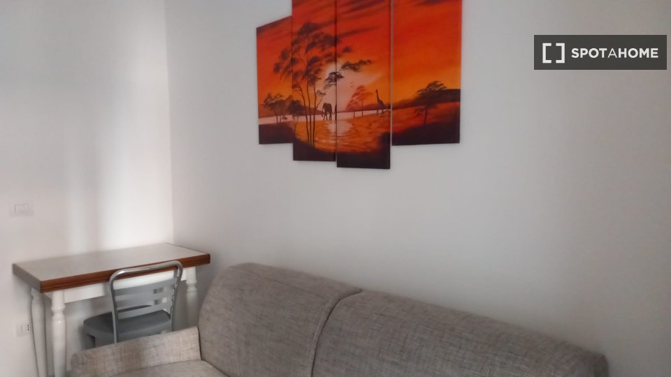 Double room Rome, 3 beds, 75m² — photo 18