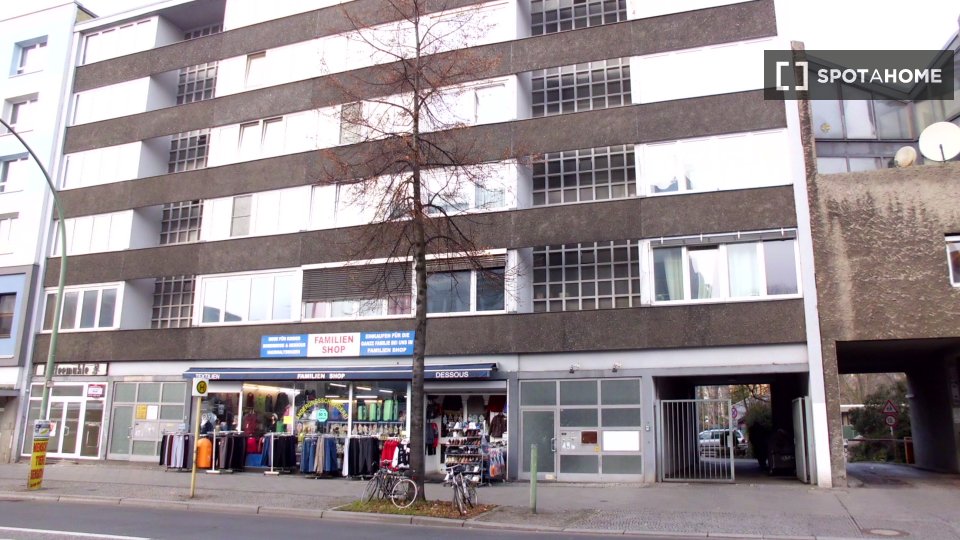 Double room Berlin, 6 beds, 158m² — photo 12