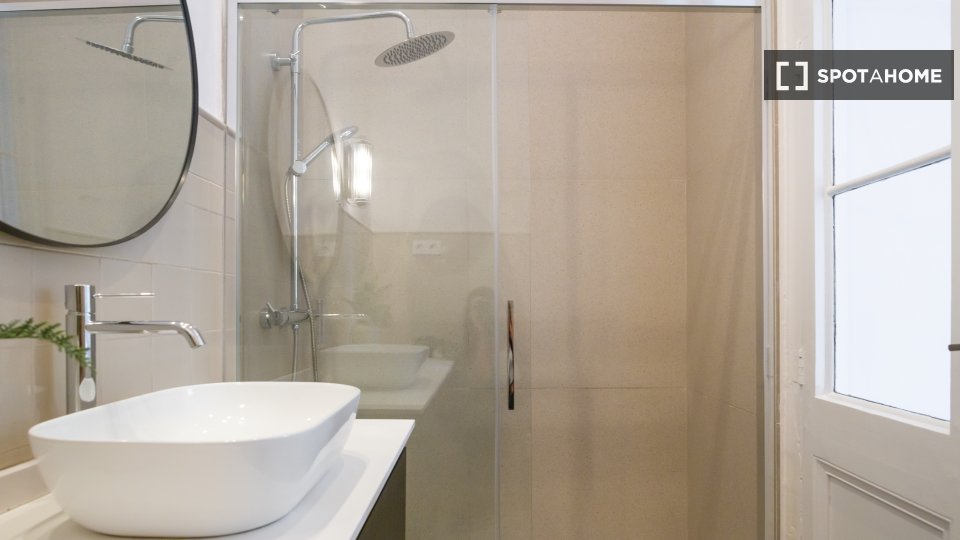 Double room Barcelona, 16 beds, 380m² — photo 12