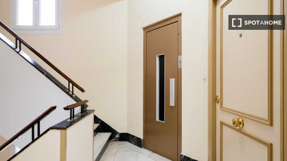 Double room Madrid, 6 beds — photo 13