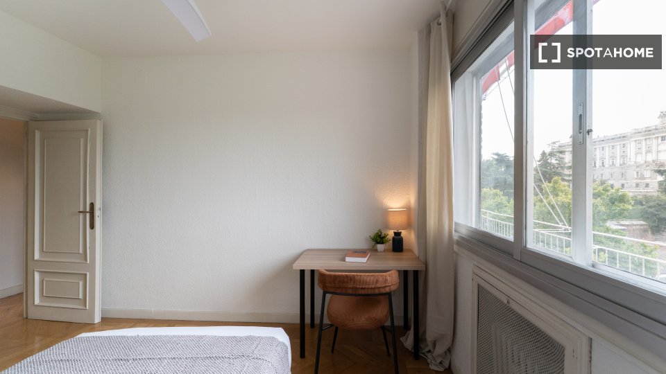 Double room Madrid, 6 beds — photo 11