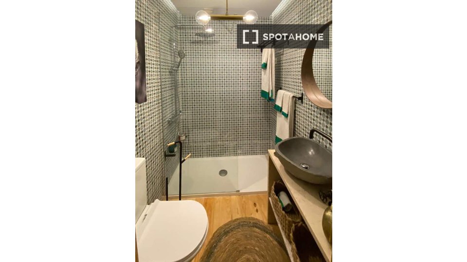 Apartment Lisbon, 2 beds, 75m² — photo 12