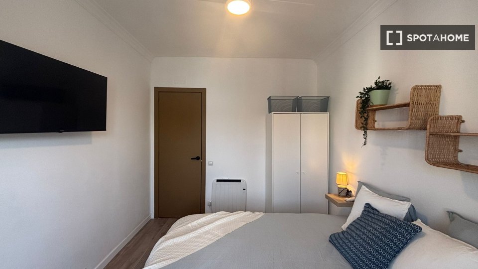Double room Barcelona, 4 beds, 85m² — photo 17
