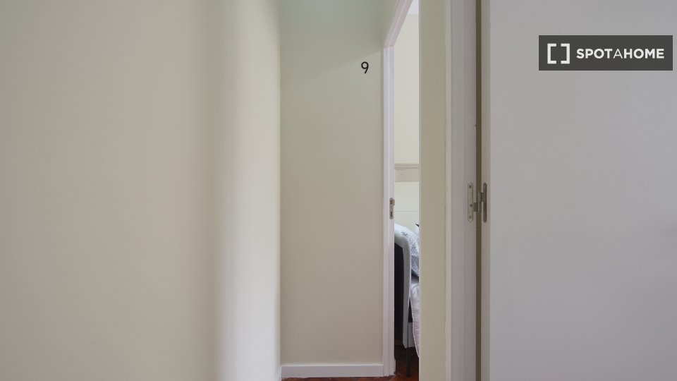 Double room Lisbon, 9 beds — photo 20