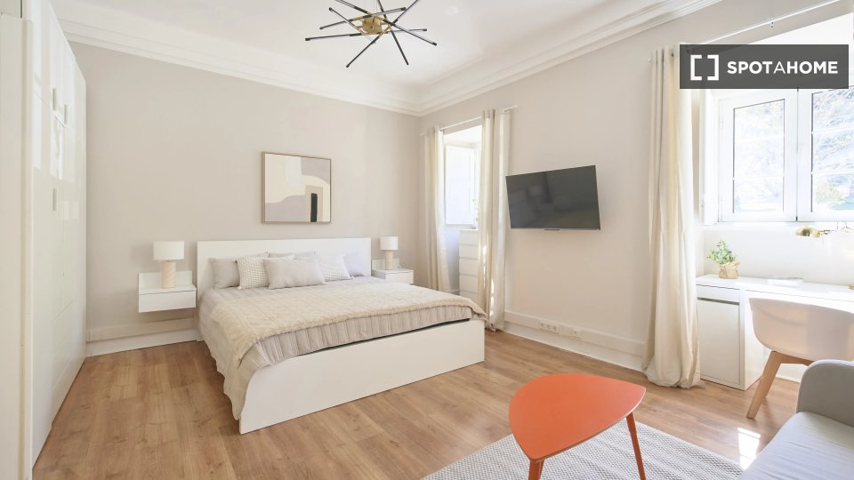 Double room Lisbon, 9 beds — photo 11