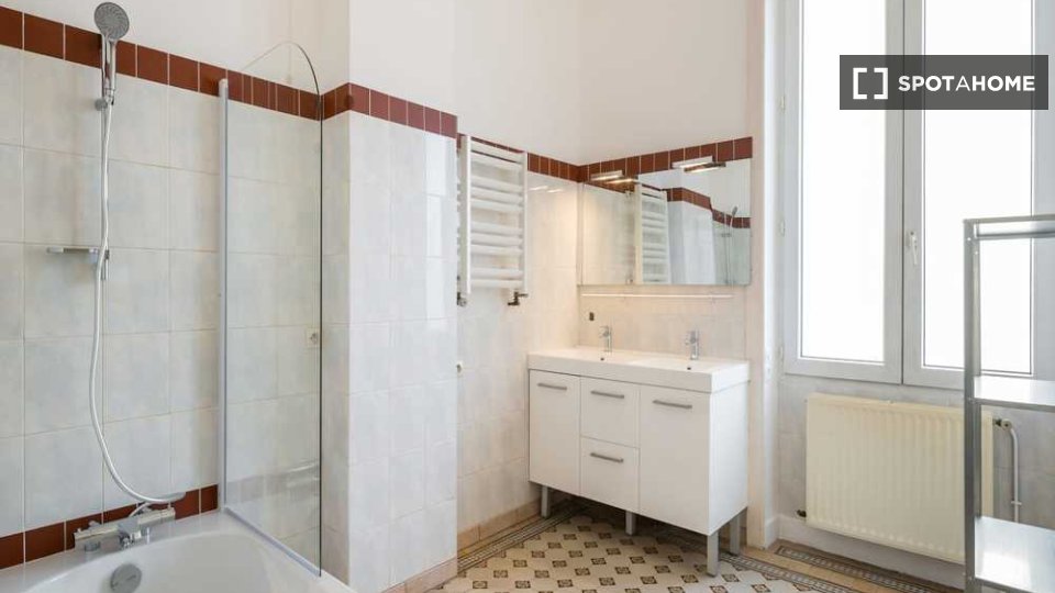 Double room Lyon, 9 beds, 200m² — photo 10