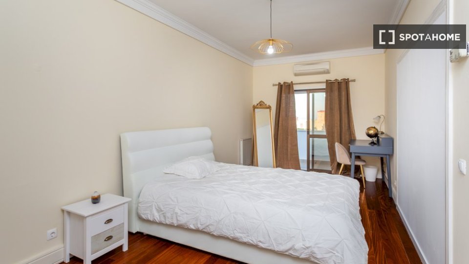 Double room Lisbon, 8 beds — photo 10