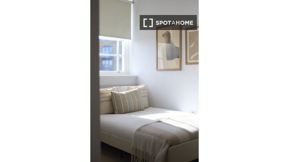 Apartment London, 2 beds, 69m² — photo 19