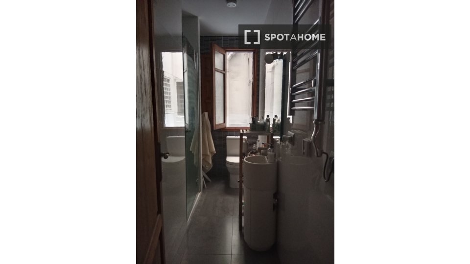 Double room Valencia, 3 beds, 135m² — photo 8