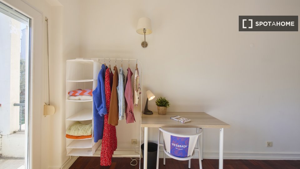Double room Lisbon, 5 beds — photo 18
