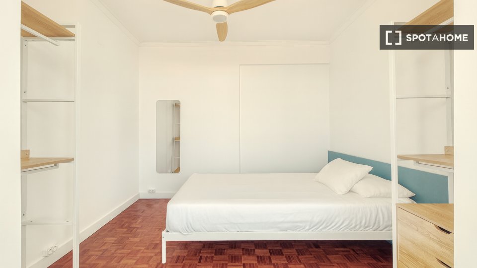 Double room Lisbon, 5 beds — photo 30