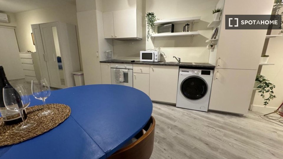 Apartment mono Lisbon, 43m² — photo 2