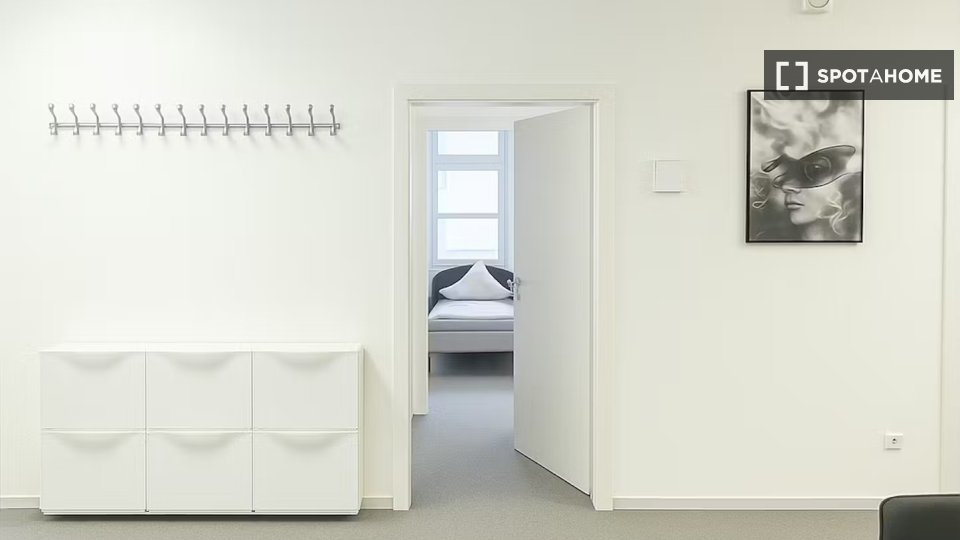 Double room Munich, 2 beds — photo 13