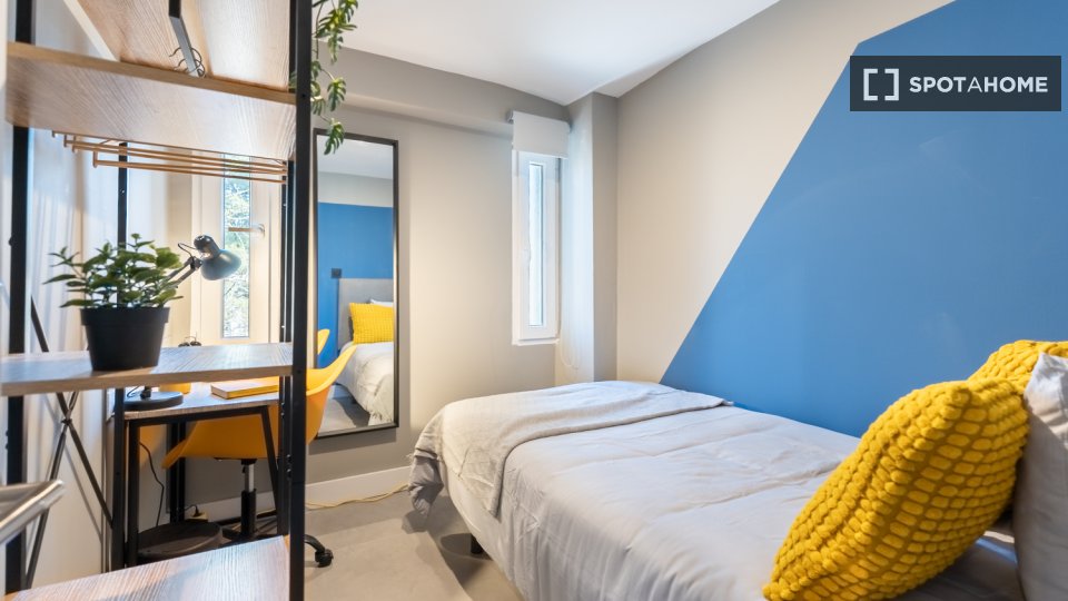 Double room Madrid, 6 beds, 70m² — photo 9