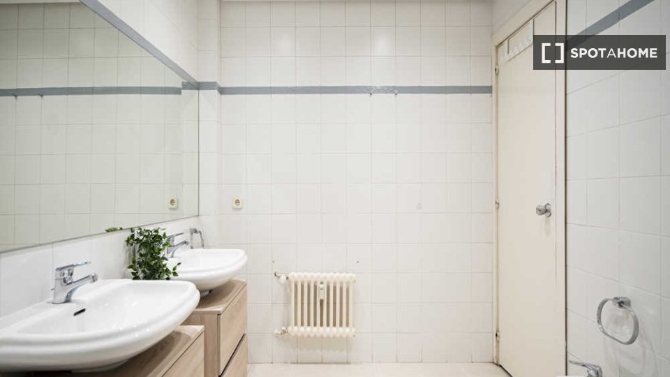 Double room Madrid, 7 beds — photo 38