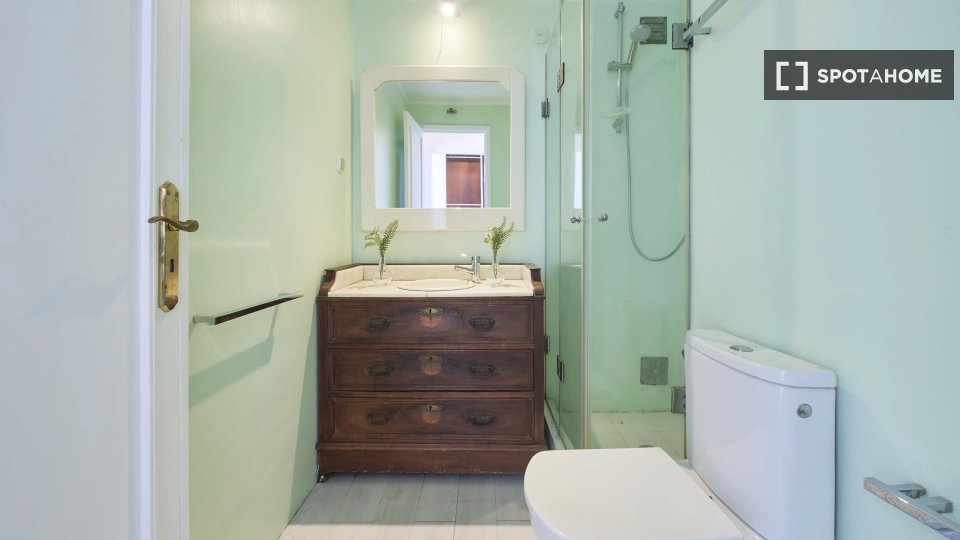 Double room Lisbon, 7 beds — photo 19