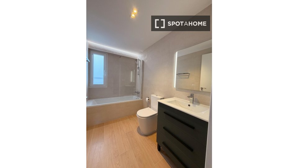 Double room Valencia, 4 beds, 80m² — photo 12