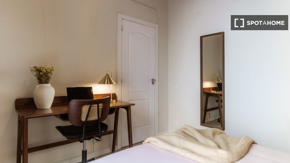 Double room Barcelona, 3 beds, 90m² — photo 3
