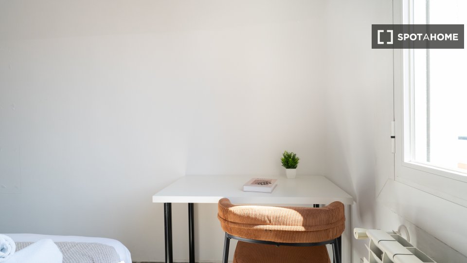 Double room Madrid, 6 beds — photo 12