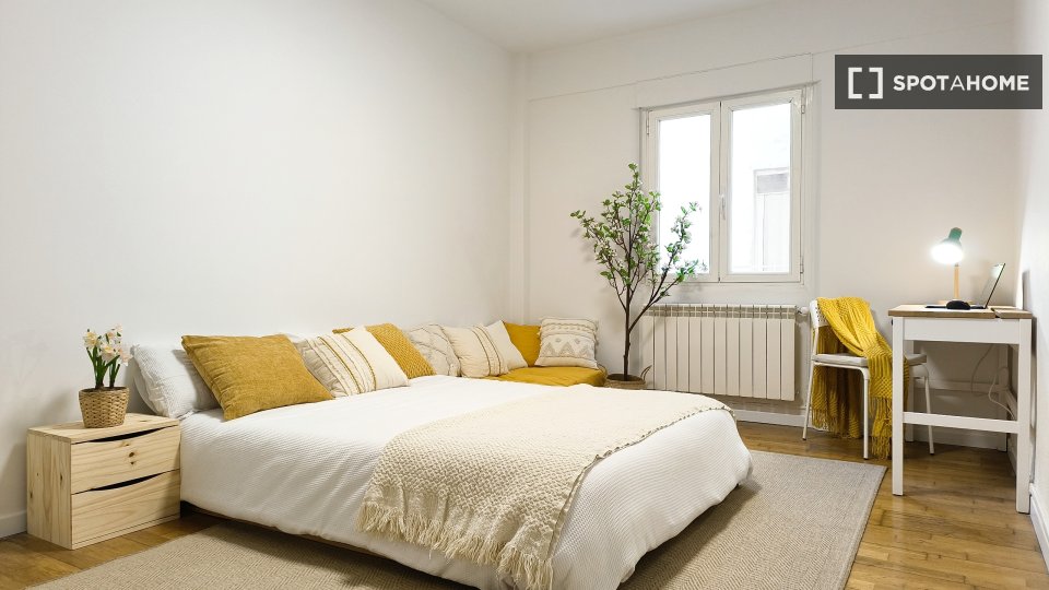 Apartment Pamplona, 5 beds, 124m² — photo 4